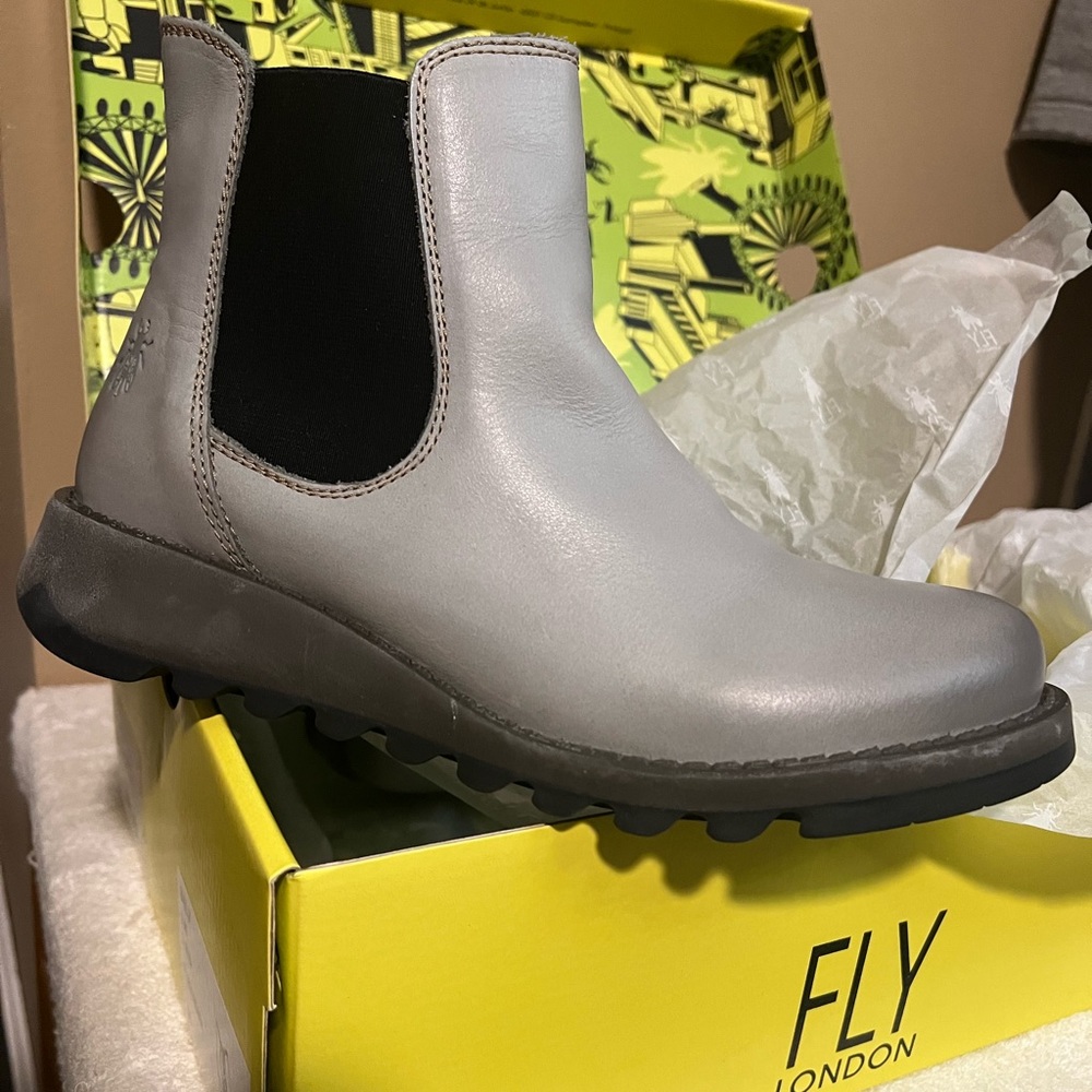 Fly London Salv Chelsea Boots